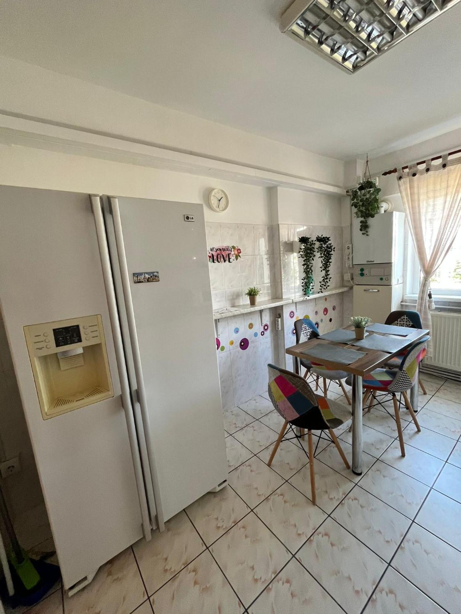 Picadilly Apartment Плоешти Экстерьер фото