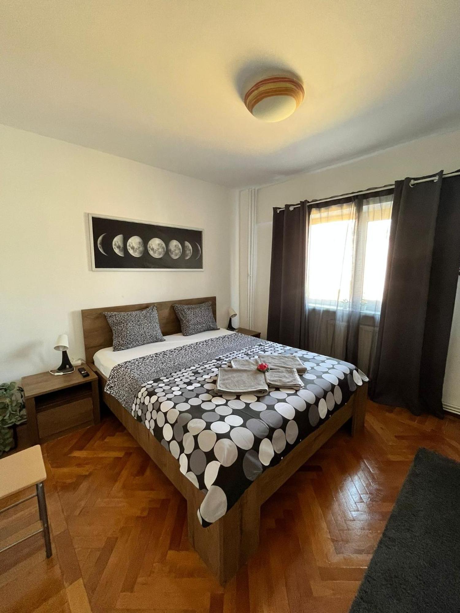 Picadilly Apartment Плоешти Экстерьер фото