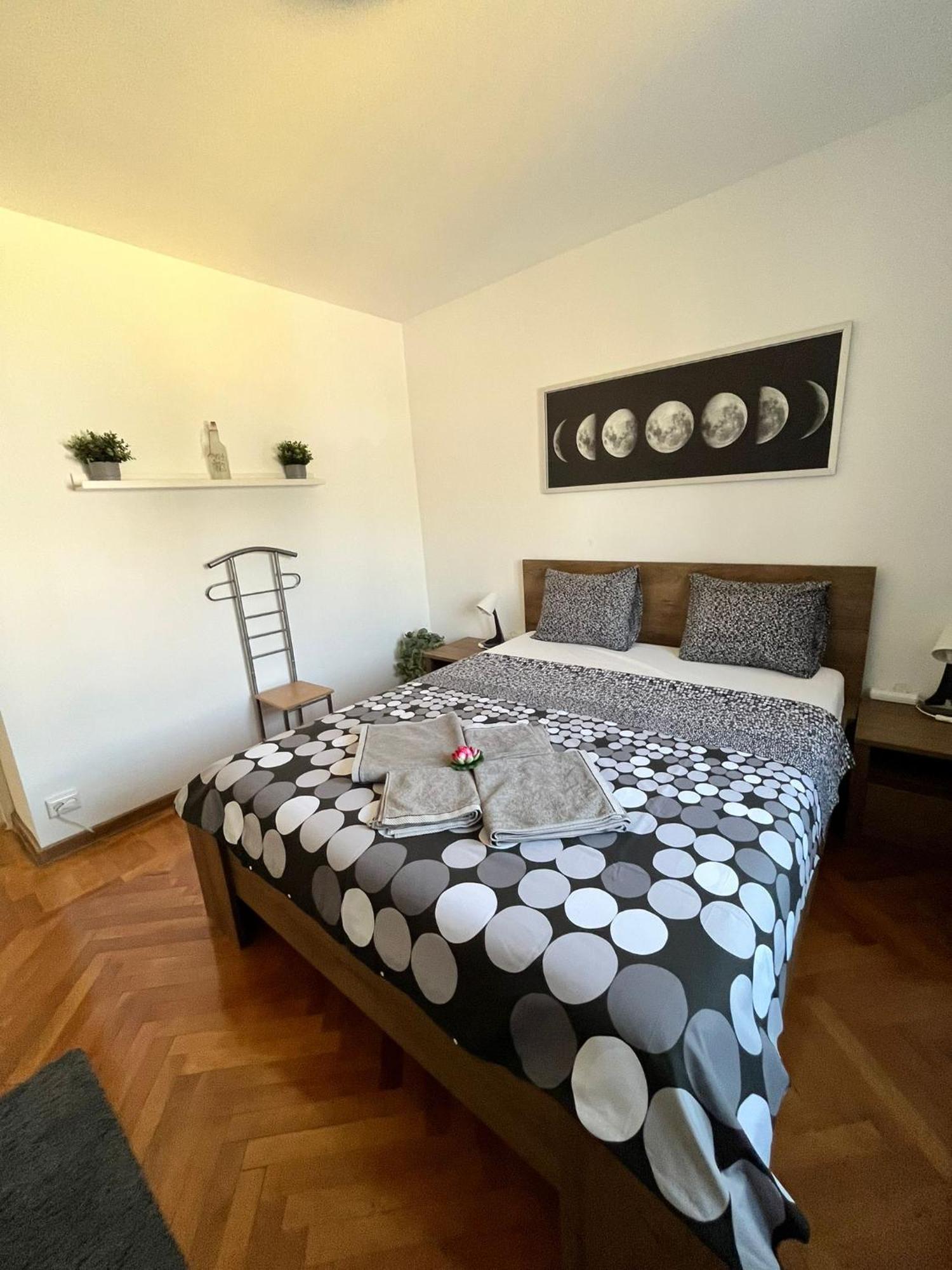 Picadilly Apartment Плоешти Экстерьер фото