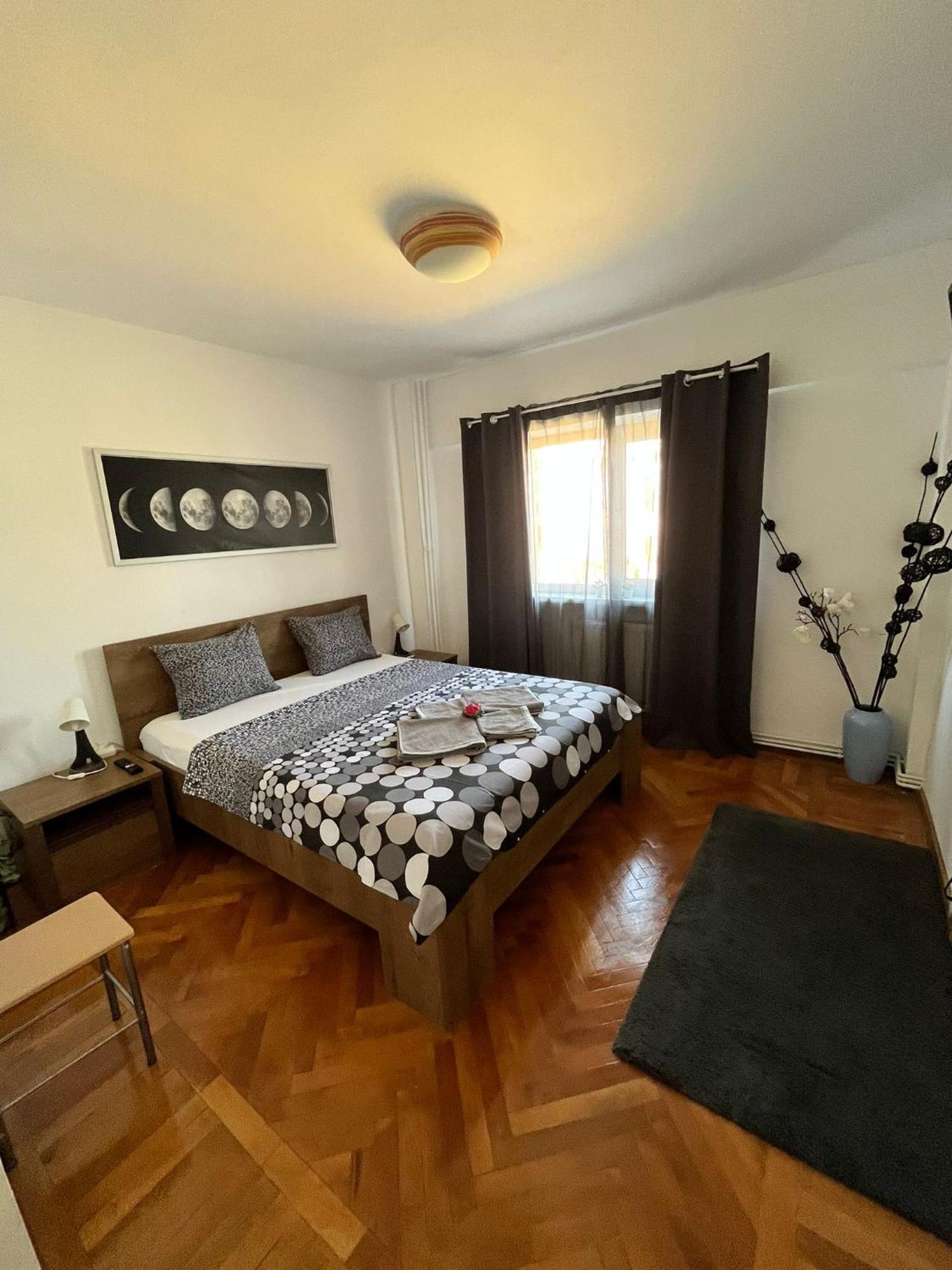 Picadilly Apartment Плоешти Экстерьер фото